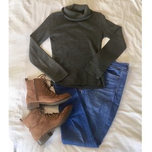 J. CREW - 100% MERINO WOOL TURTLENECK - S